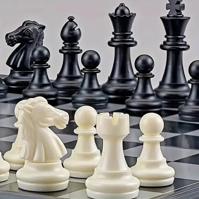MOVERIQ Foldable Magnetic Chess Set