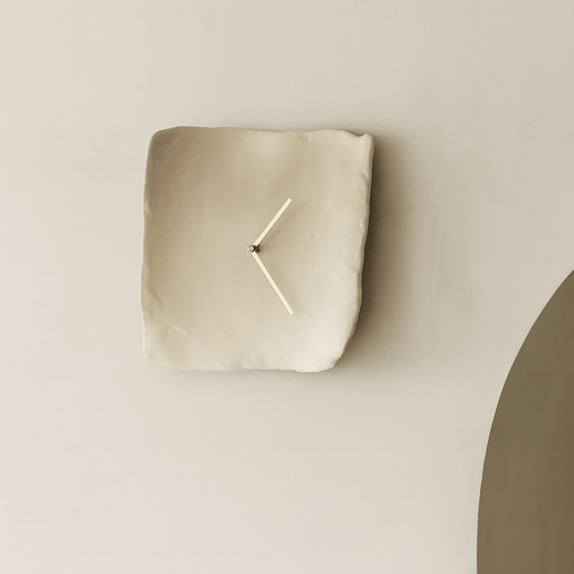 Silent Wall Clock, Non Ticking Resin Wall Clock for Living Room