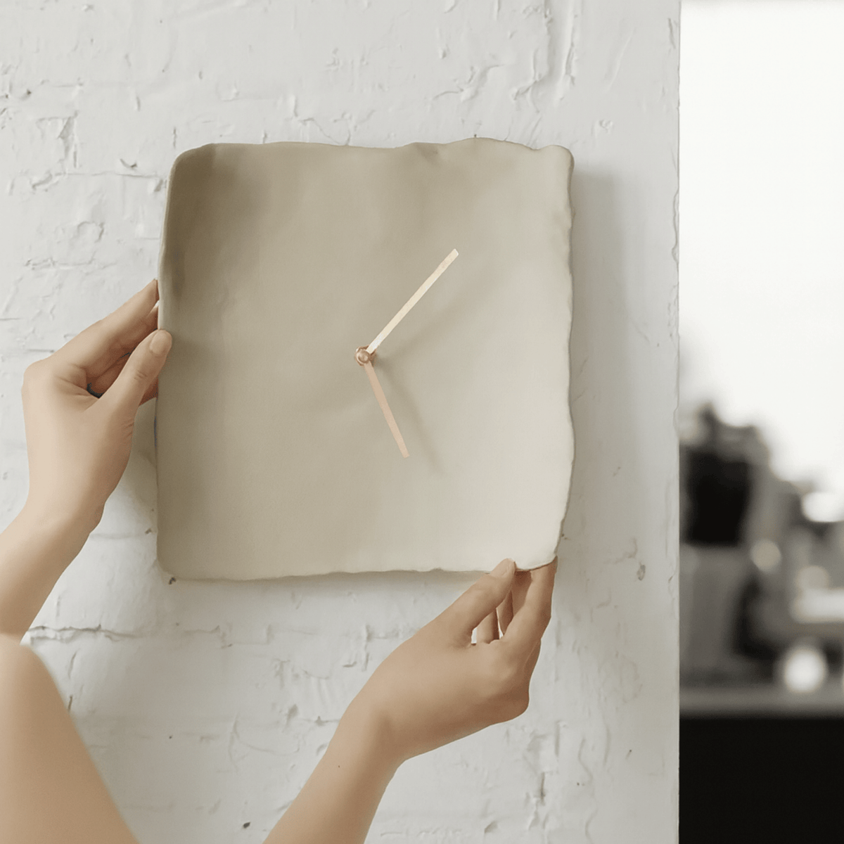 Silent Wall Clock, Non Ticking Resin Wall Clock for Living Room