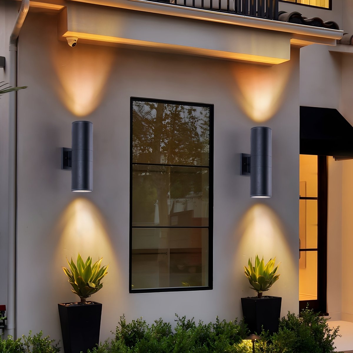 LUXFLOW Black Outdoor Wall Light