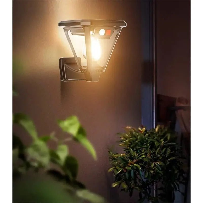 MOTION BEAM Solar-powered LED Outdoor Light