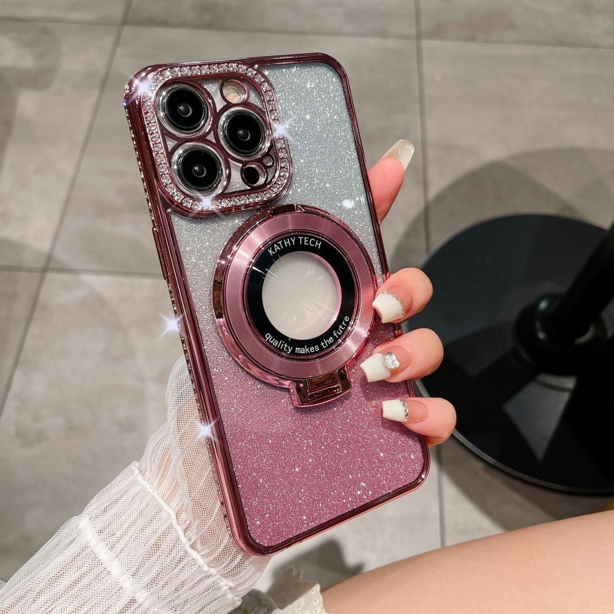 SPARKRING Glittering MagSafe Phone Holder lifestyle image 2