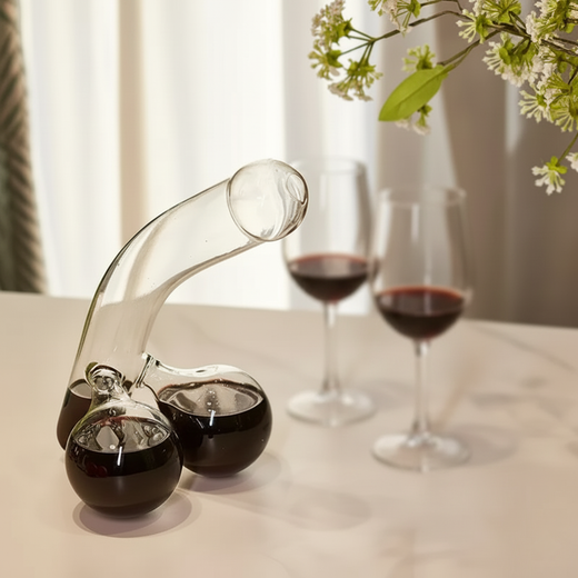 Glass Decanter 650 ml, Elegant Drink Carafe for Serving Beverages at Home & Dinner Tables