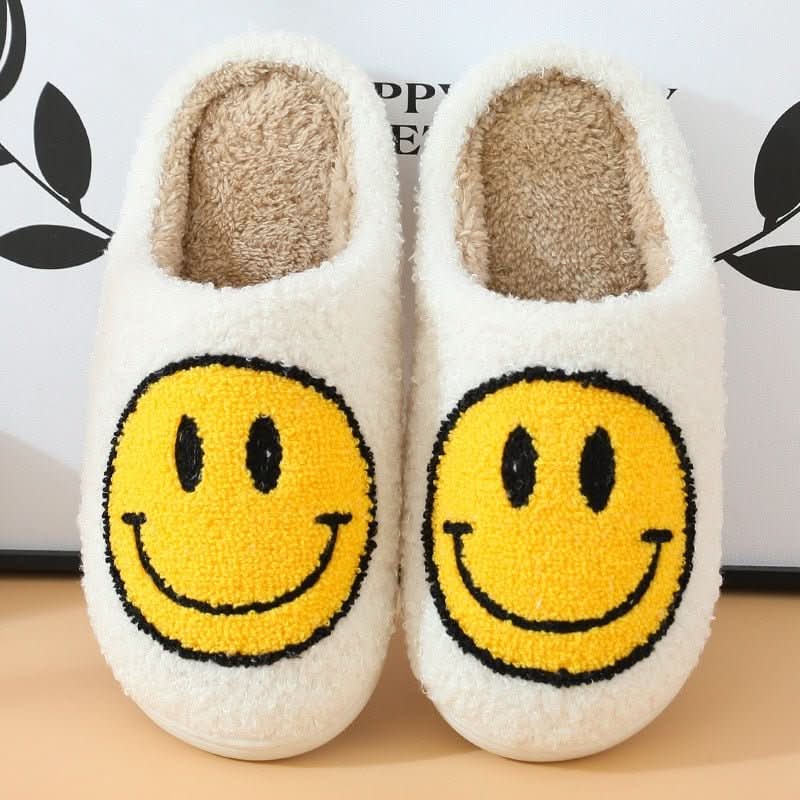 FLUFFYSMILE Cozy Winter Slippers lifestyle image 2
