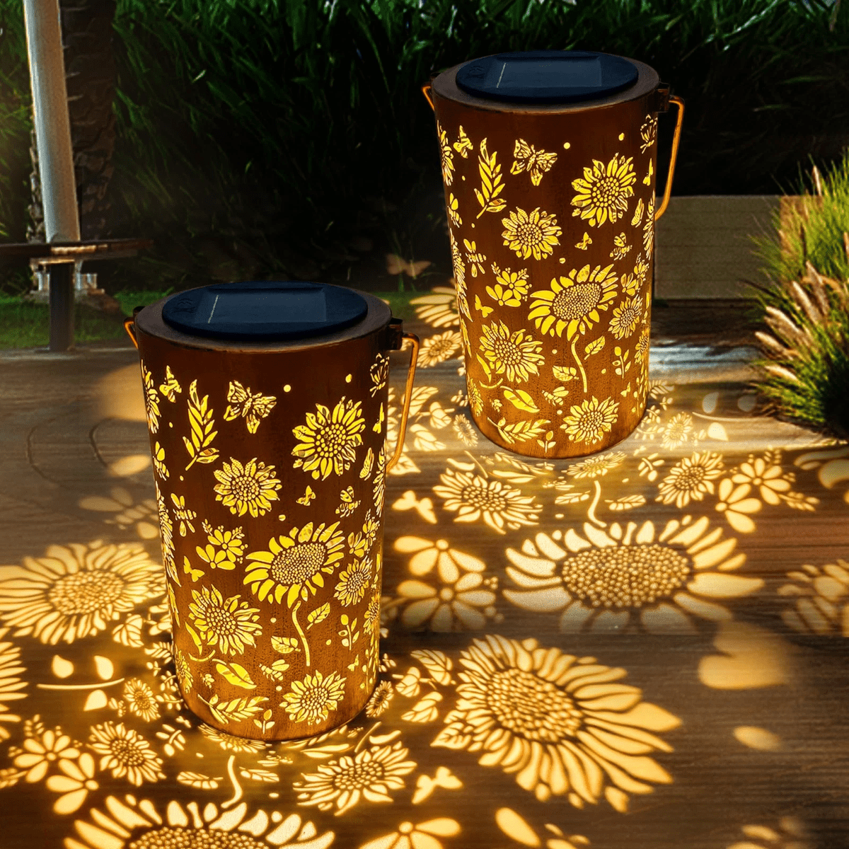 RADIORA Atmospheric Solar Garden Lantern
