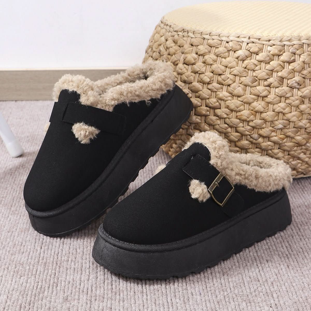 WARMARA Plush Slippers lifestyle 3