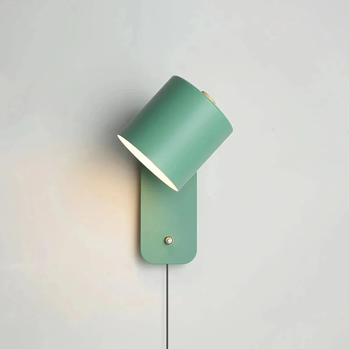 PLUGLUX Minimalist Wall Lamp
