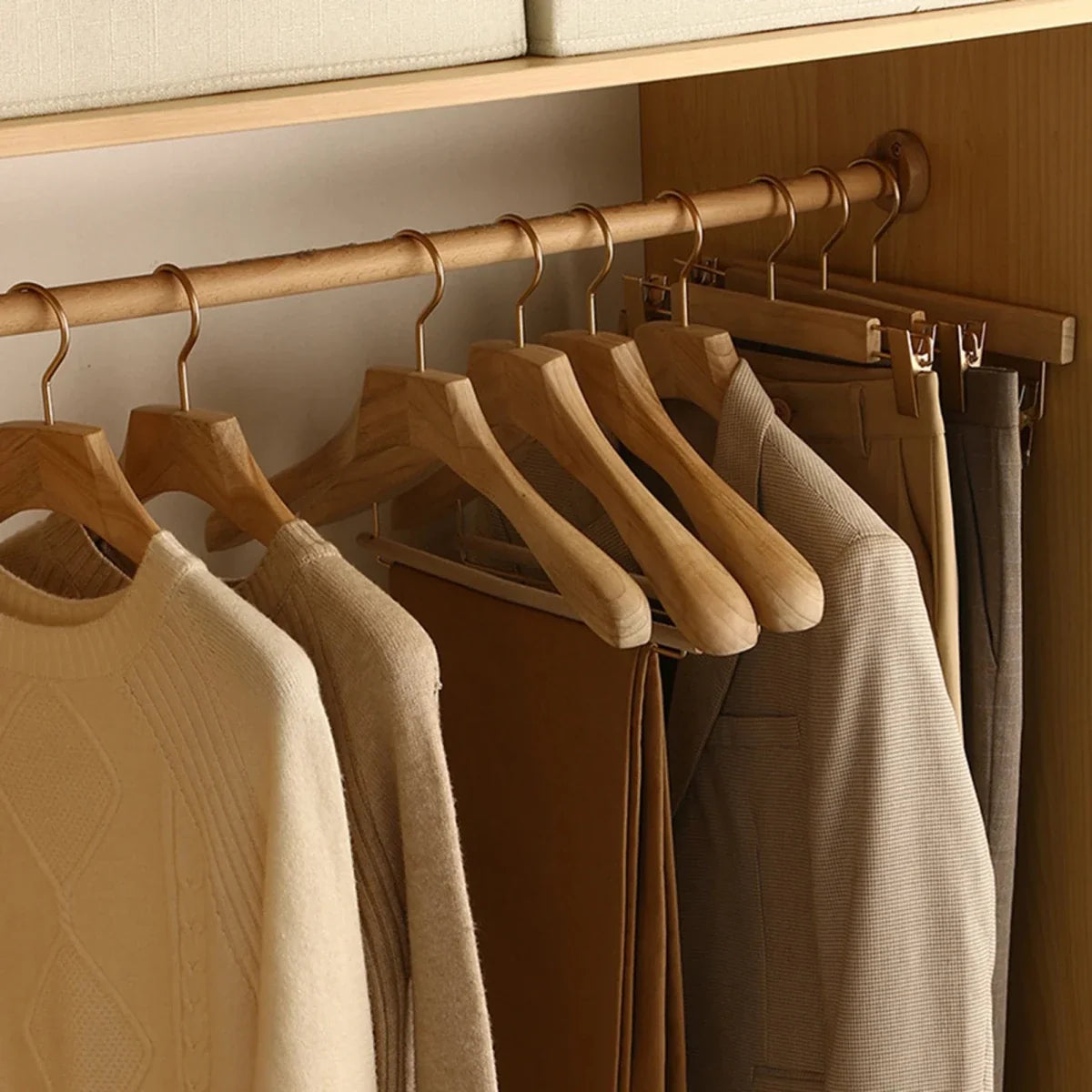 CLOSETORA Wide Wooden Hangers