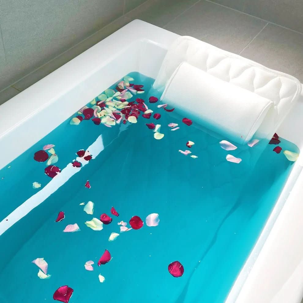 SOAKLUXE Ergonomic Full-Body Bathtub Pillow