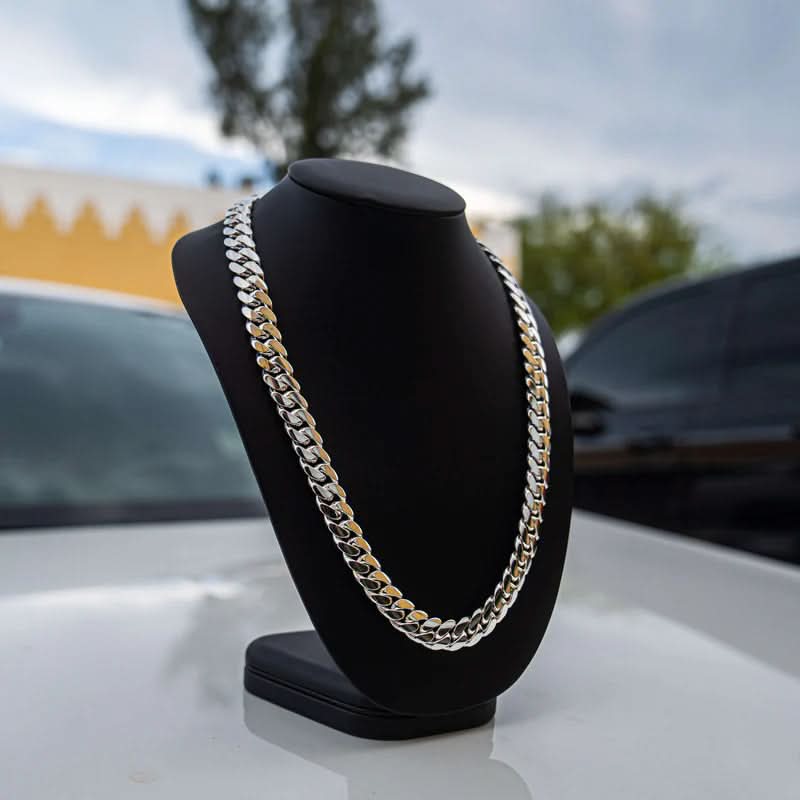 GLANZGRAD Polished Miami Cuban Link Chain lifestyle image 3