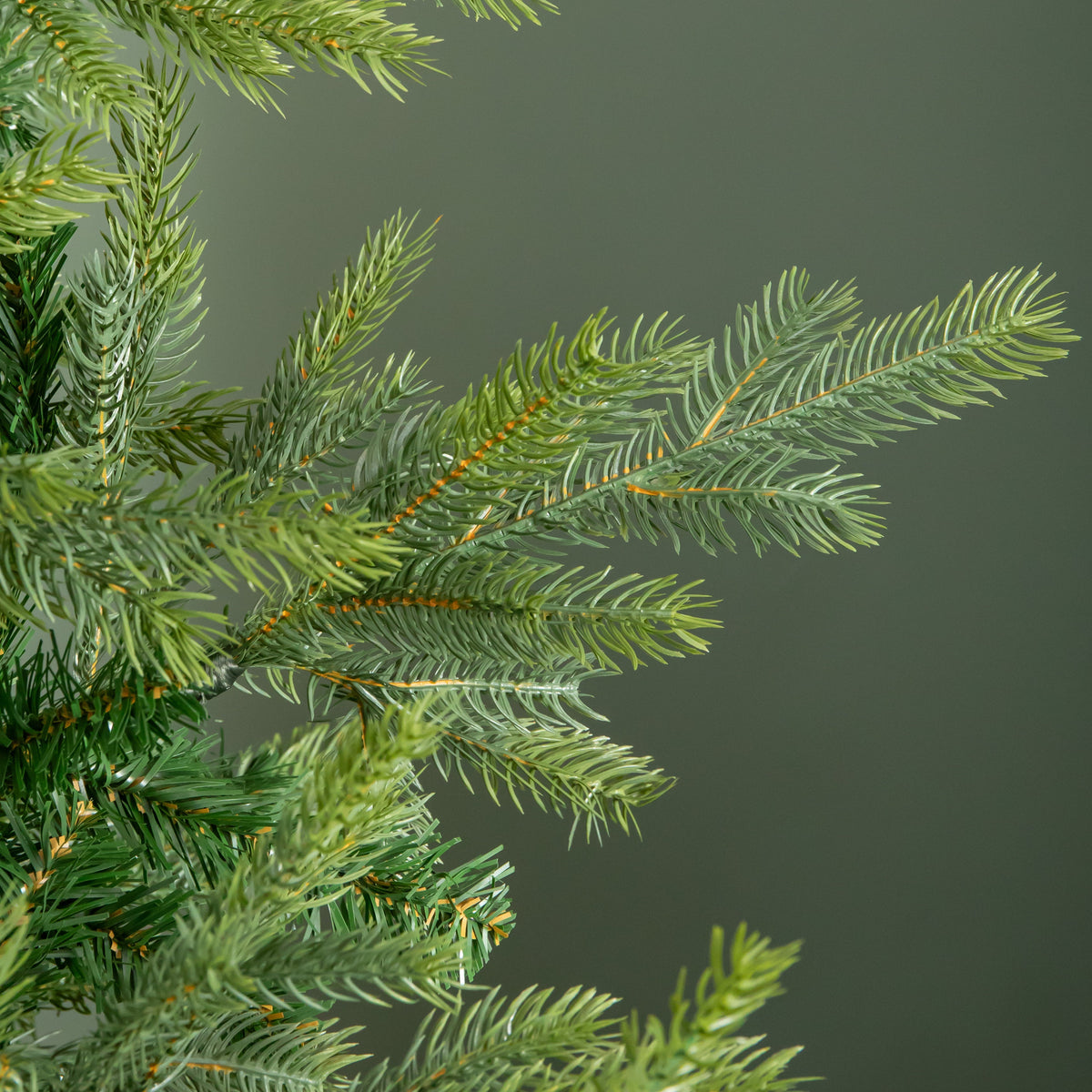 Artificial Christmas Tree 7ft, Real Look Green Fir Tree with 2326 Tips