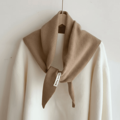 TRIANGLEA Versatile Triangular Wool Scarf
