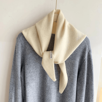 TRIANGLEA Versatile Triangular Wool Scarf