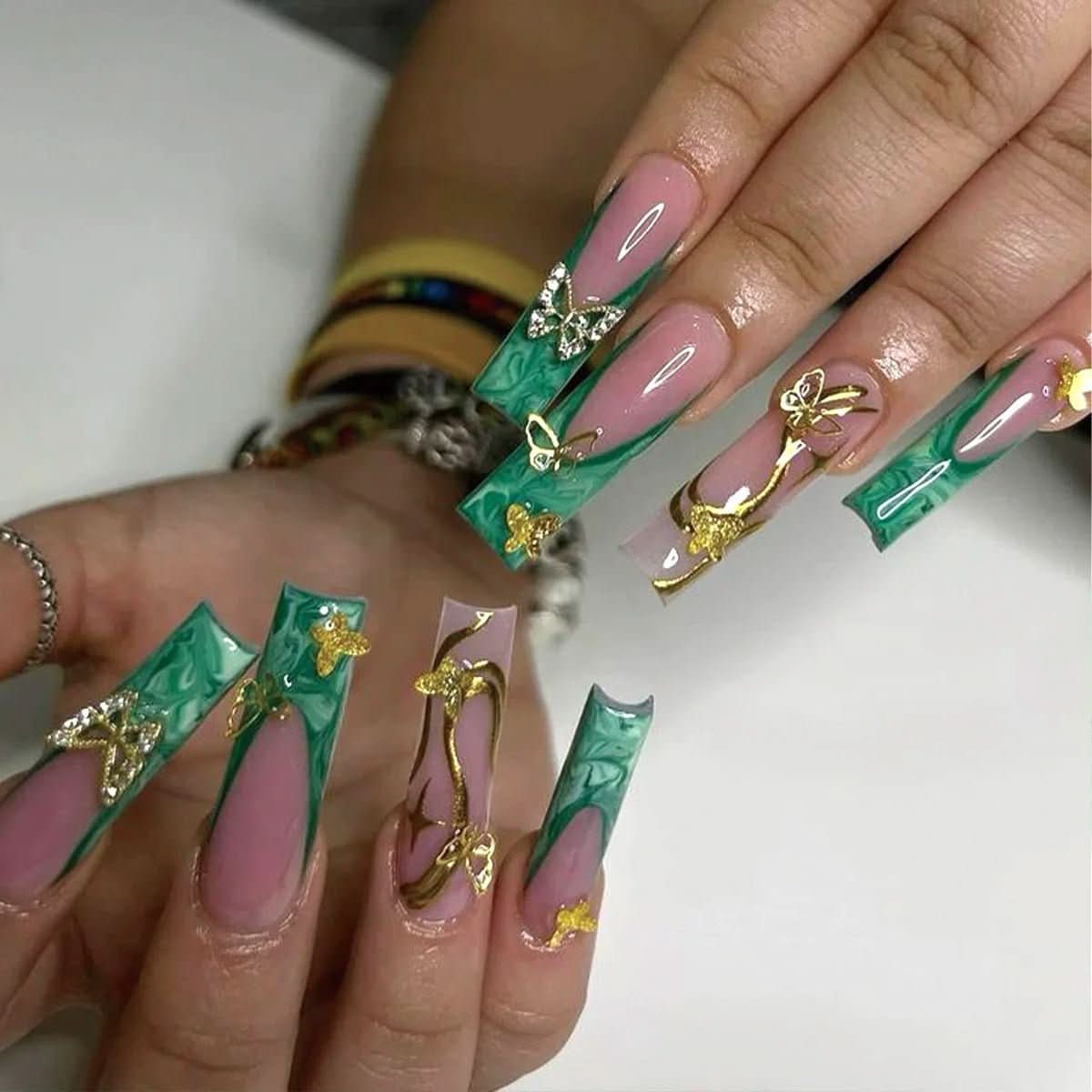 Presson Chic Pink Nails