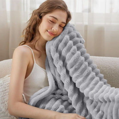CLOUDNINE Cozy Blanket