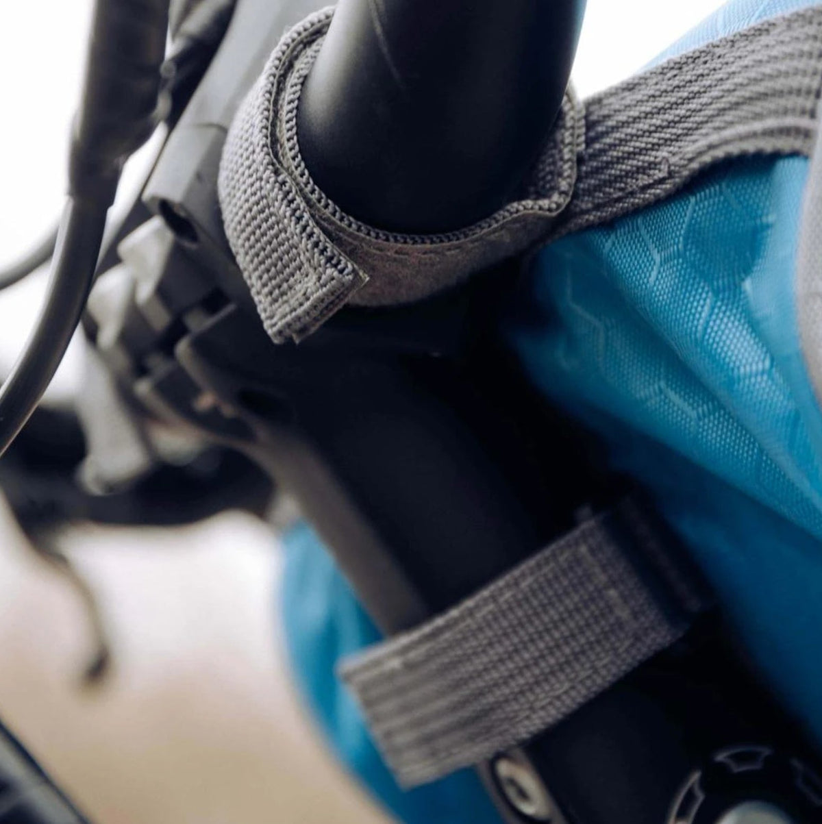 Waterproof Bike Handlebar Bag with Touchscreen Window