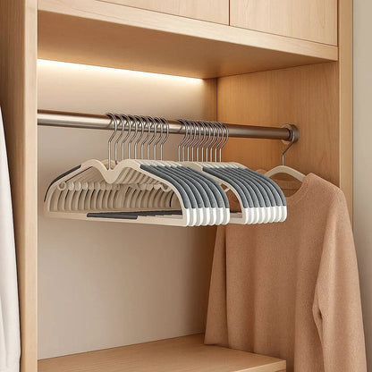 CLOSETIQ Space-saving Non-slip Clothes Hanger