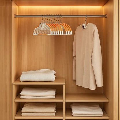 CLOSETIQ Space-saving Non-slip Clothes Hanger