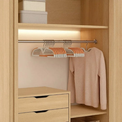 CLOSETIQ Space-saving Non-slip Clothes Hanger